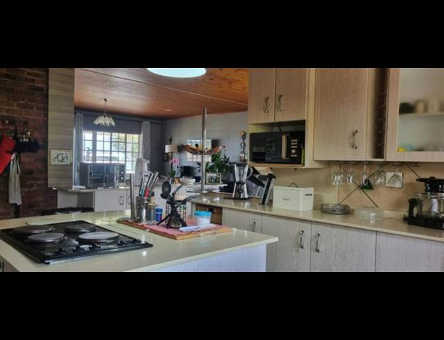 4 BEDROOM HOUSE FOR SALE IN WOODLANDS